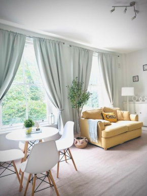 London Oval Apartment